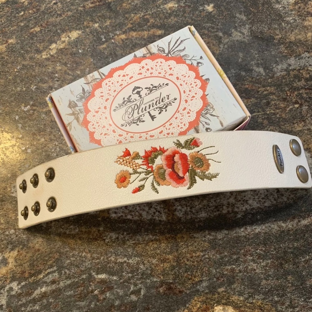 Plunder White Leather Cuff Bracelet Roses Rare